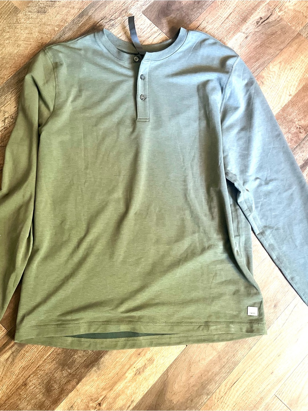 Vuori Long-Sleeve Henley Shirt in Olive